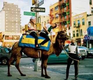 HR_A29527-253C-8.tif Stella Tennant with Dash Snow and
Ryan McGinley, “The Renegades,” W
magazine, New York City, 2005.
© 2025 Bruce Weber. foto.kunst.kultur